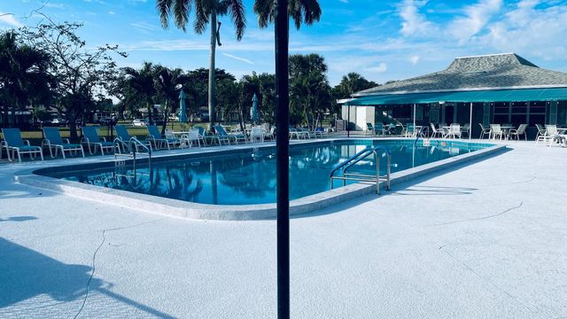 910 South Drive B, Delray Beach, FL 33445