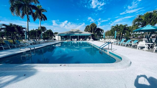 910 South Drive B, Delray Beach, FL 33445