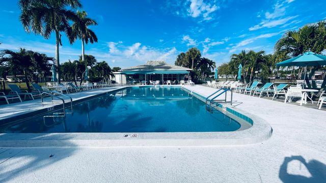 910 South Drive B, Delray Beach, FL 33445