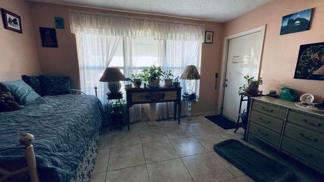 910 South Drive B, Delray Beach, FL 33445