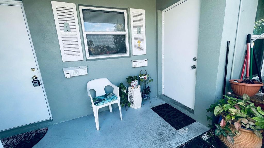 910 South Drive B, Delray Beach, FL 33445