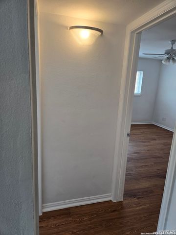 231 W Silver Sands Dr Apt 5, San Antonio, TX 78216