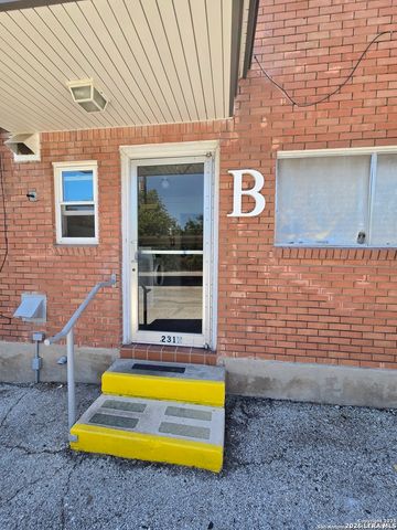 231 W Silver Sands Dr Apt 5, San Antonio, TX 78216