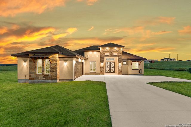 140 Summer Meadow Dr, La Vernia, TX 78121