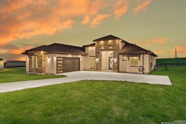 140 Summer Meadow Dr, La Vernia, TX 78121