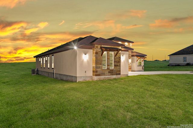 140 Summer Meadow Dr, La Vernia, TX 78121