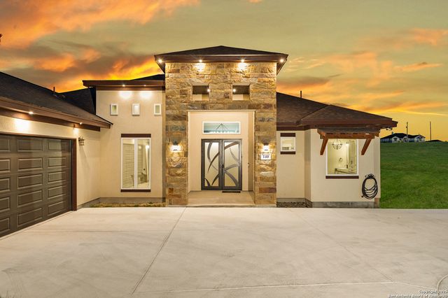 140 Summer Meadow Dr, La Vernia, TX 78121