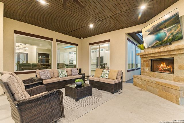 140 Summer Meadow Dr, La Vernia, TX 78121