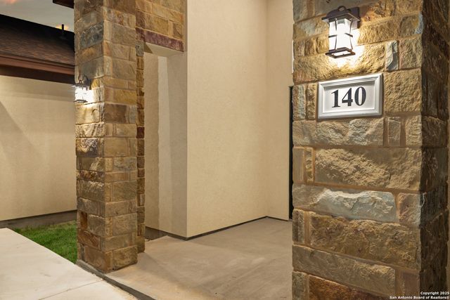 140 Summer Meadow Dr, La Vernia, TX 78121