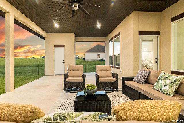 140 Summer Meadow Dr, La Vernia, TX 78121