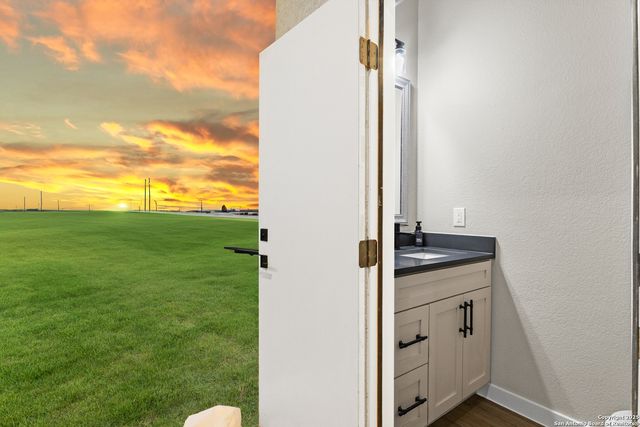 140 Summer Meadow Dr, La Vernia, TX 78121