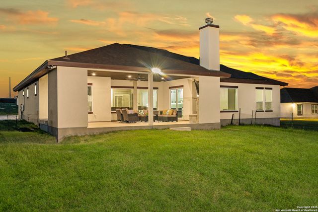 140 Summer Meadow Dr, La Vernia, TX 78121