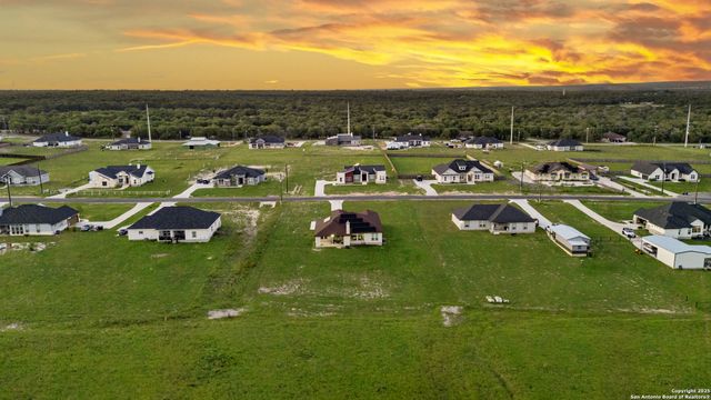 140 Summer Meadow Dr, La Vernia, TX 78121
