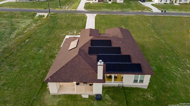 140 Summer Meadow Dr, La Vernia, TX 78121