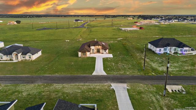 140 Summer Meadow Dr, La Vernia, TX 78121