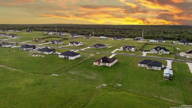 140 Summer Meadow Dr, La Vernia, TX 78121