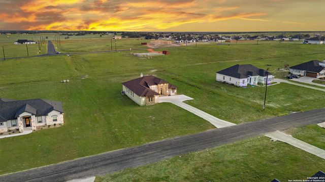 140 Summer Meadow Dr, La Vernia, TX 78121