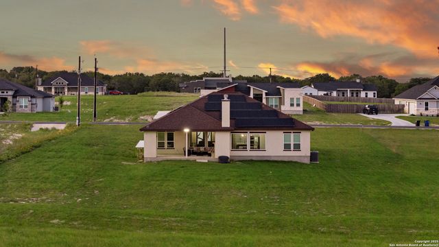 140 Summer Meadow Dr, La Vernia, TX 78121
