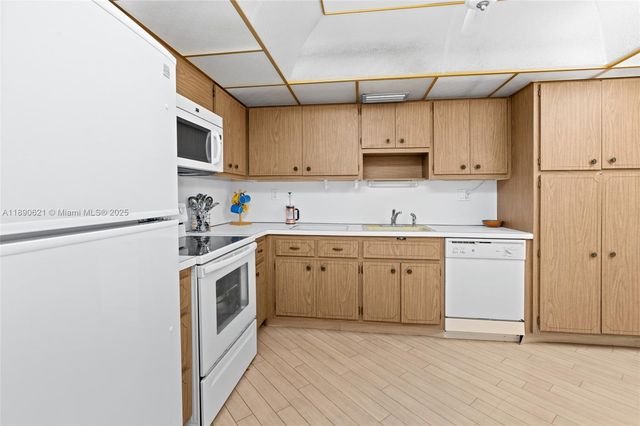 1600 S Ocean Dr 15J, Hollywood, FL 33019