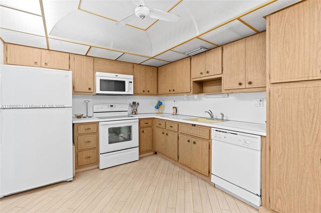 1600 S Ocean Dr 15J, Hollywood, FL 33019