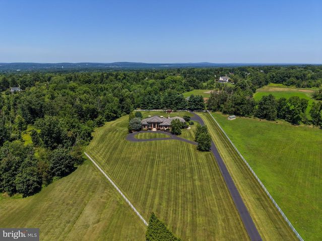 127 FAIRHILL SCHOOL RD, Hilltown, PA 18927