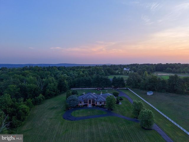127 FAIRHILL SCHOOL RD, Hilltown, PA 18927
