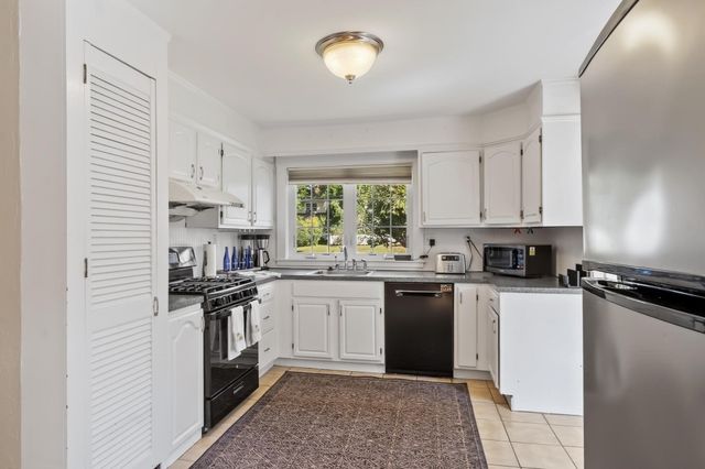 713 E Merrimack Street, Lowell, MA 01852