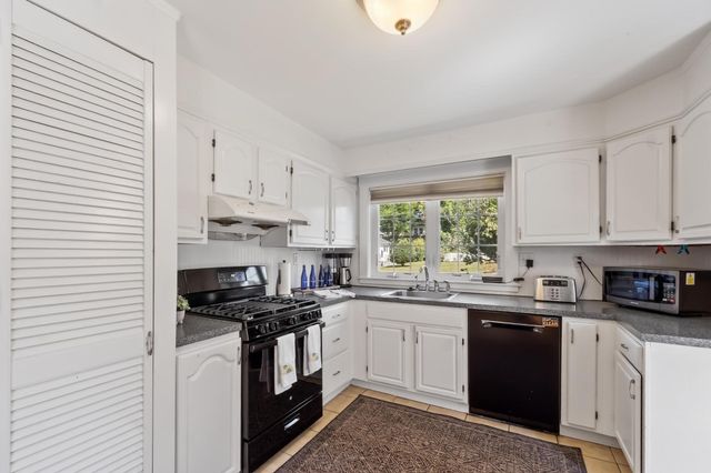 713 E Merrimack Street, Lowell, MA 01852