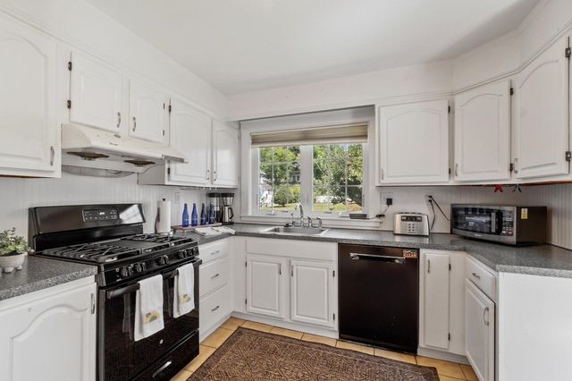 713 E Merrimack Street, Lowell, MA 01852