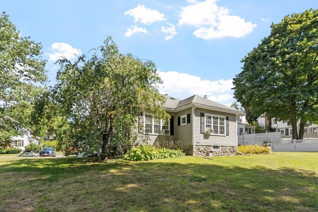 713 E Merrimack Street, Lowell, MA 01852