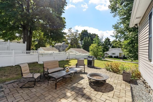 713 E Merrimack Street, Lowell, MA 01852