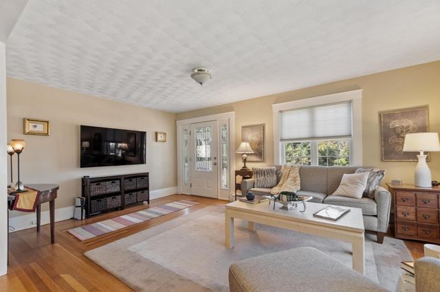 713 E Merrimack Street, Lowell, MA 01852
