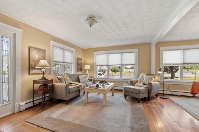 713 E Merrimack Street, Lowell, MA 01852