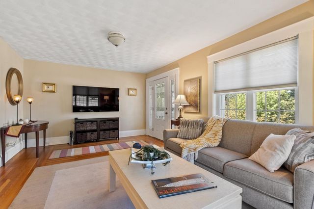 713 E Merrimack Street, Lowell, MA 01852