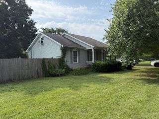 2010 Sugartree Dr, Murfreesboro, TN 37129