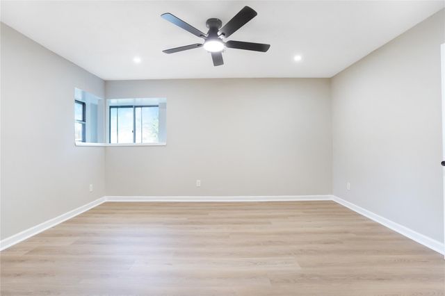 11822 S Perry Avenue, Houston, TX 77071