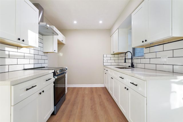 11822 S Perry Avenue, Houston, TX 77071