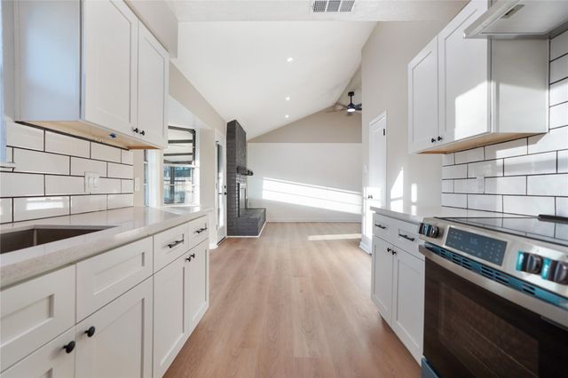 11822 S Perry Avenue, Houston, TX 77071