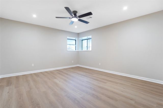 11822 S Perry Avenue, Houston, TX 77071