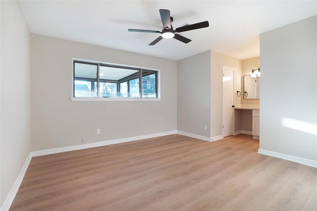 11822 S Perry Avenue, Houston, TX 77071