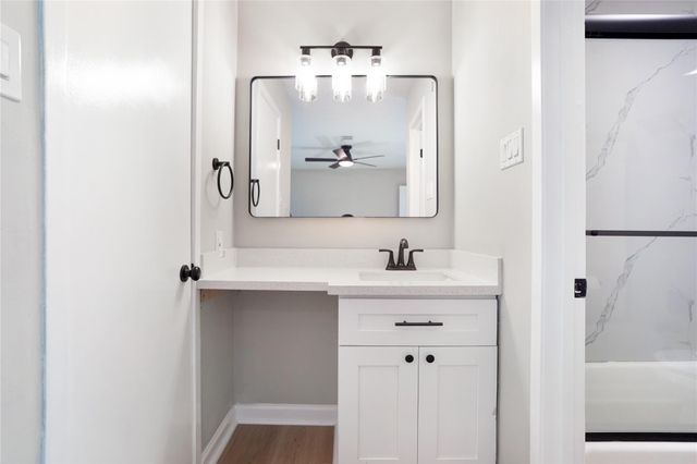 11822 S Perry Avenue, Houston, TX 77071