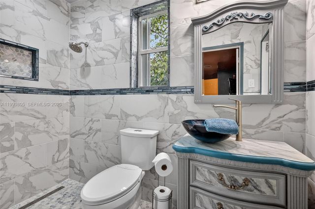 2006 N 38th Ave, Hollywood, FL 33021