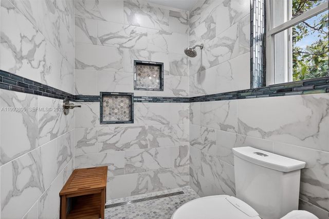 2006 N 38th Ave, Hollywood, FL 33021