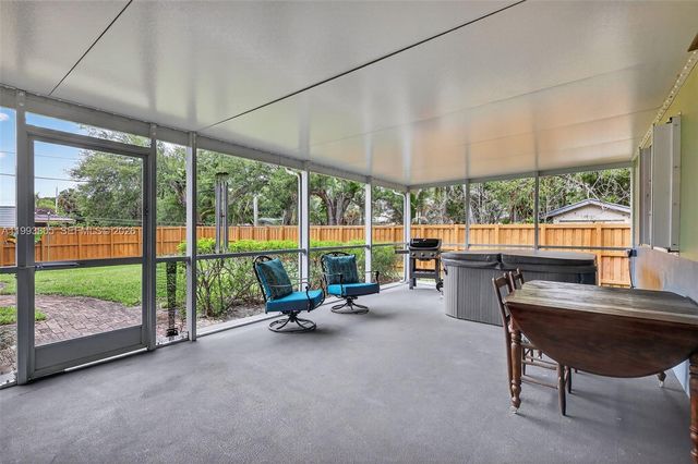 2006 N 38th Ave, Hollywood, FL 33021