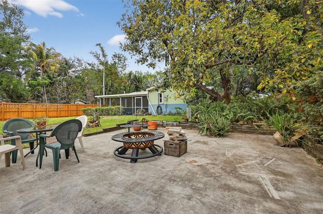 2006 N 38th Ave, Hollywood, FL 33021