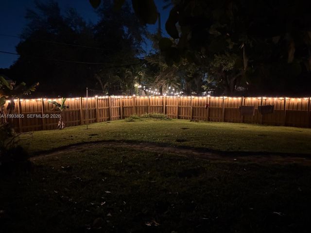 2006 N 38th Ave, Hollywood, FL 33021