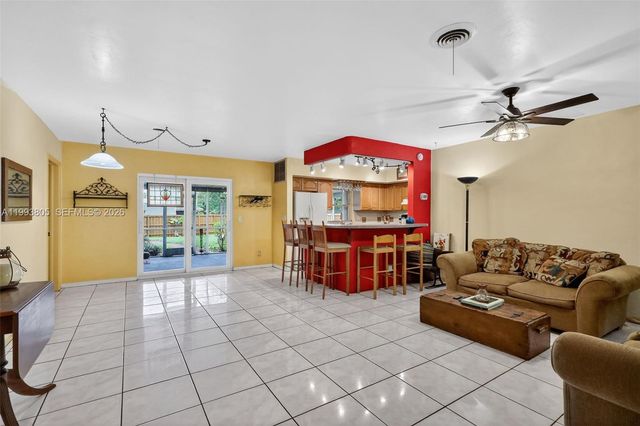 2006 N 38th Ave, Hollywood, FL 33021