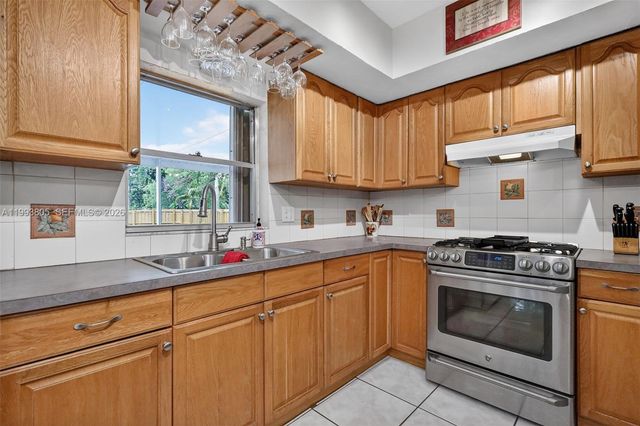 2006 N 38th Ave, Hollywood, FL 33021