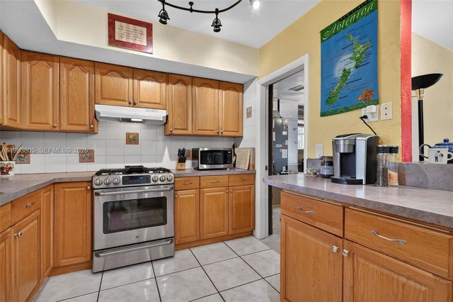 2006 N 38th Ave, Hollywood, FL 33021