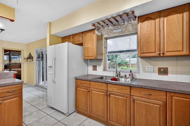 2006 N 38th Ave, Hollywood, FL 33021